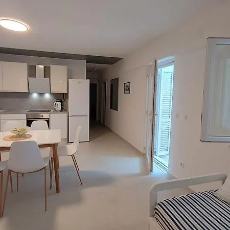 Grbin (adults Only) * Lumbarda