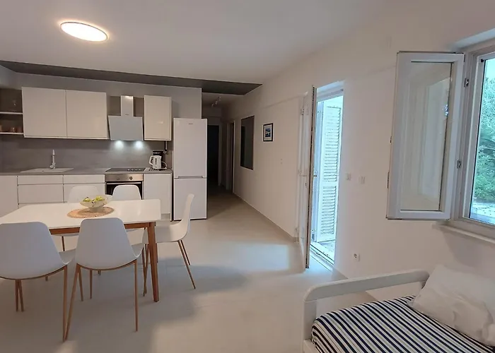 Grbin (adults Only) * Lumbarda